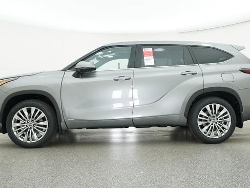 New 2026 Toyota Highlander Platinum image 82