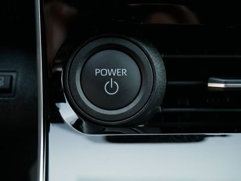 Used 2024 Toyota bZ4X Limited image 31