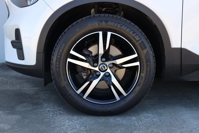 Used 2025 Volvo XC40 B5 Core w/ Climate Package AWD/4WD image 9