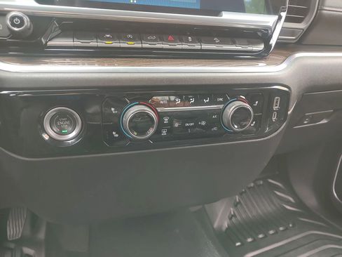 Used 2022 Chevrolet Silverado 1500 LT w/ Z71 Off-Road Package image 16