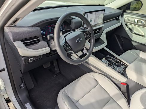 New 2026 Ford Explorer Platinum image 14