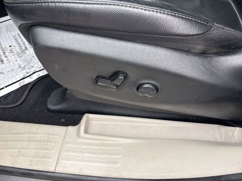 Used 2022 Chrysler Pacifica Touring-L w/ Uconnect Theater Family Group image 12