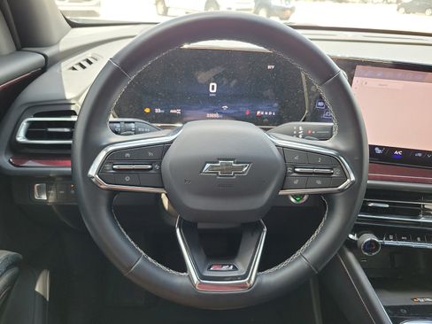 Used 2025 Chevrolet Traverse Z71 AWD/4WD image 19