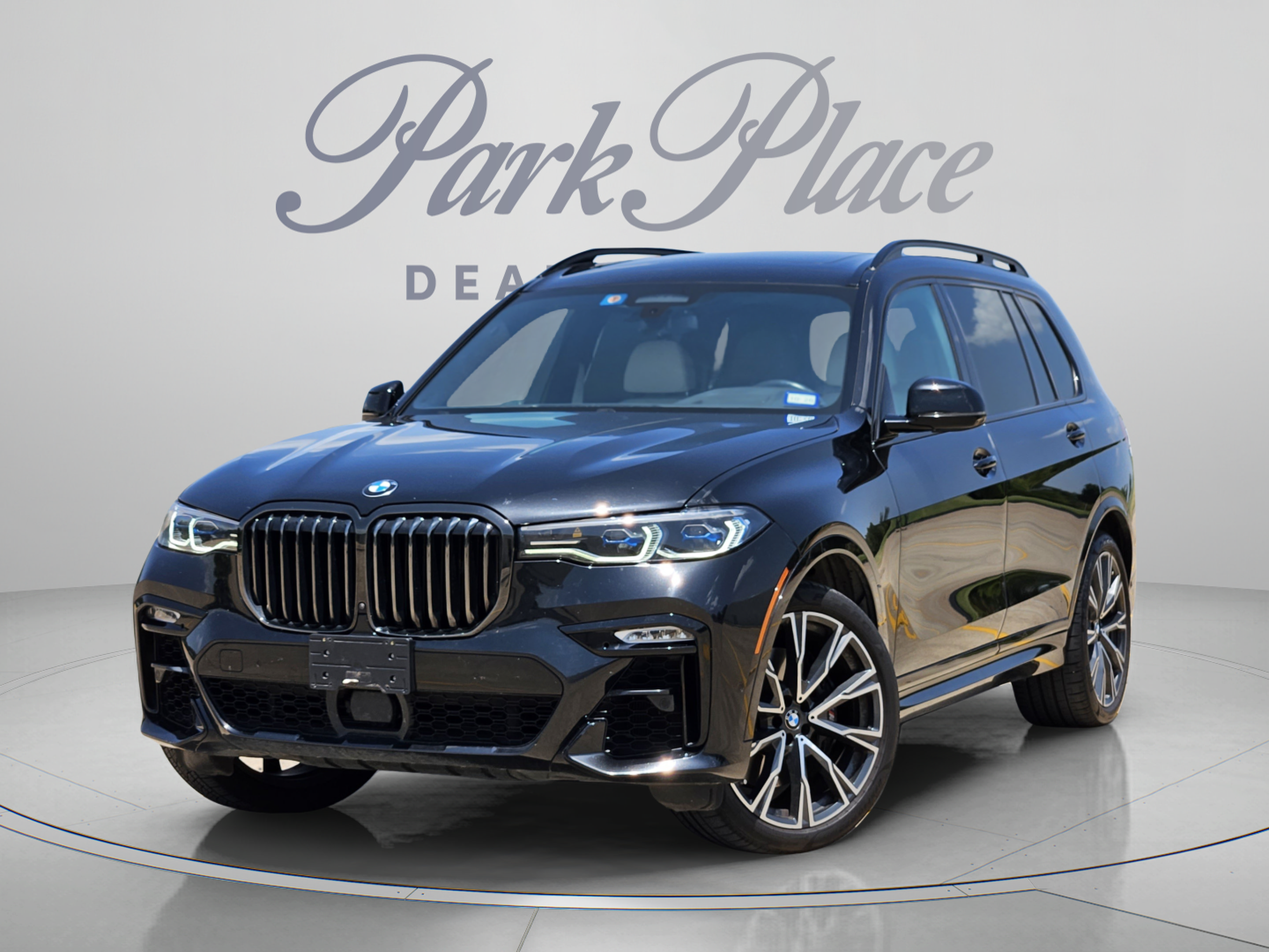 Used 2022 BMW X7 M50i AWD/4WD image 1