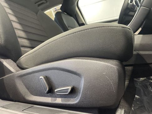 Used 2017 Ford Fusion SE w/ Fusion SE Technology Package FWD image 5