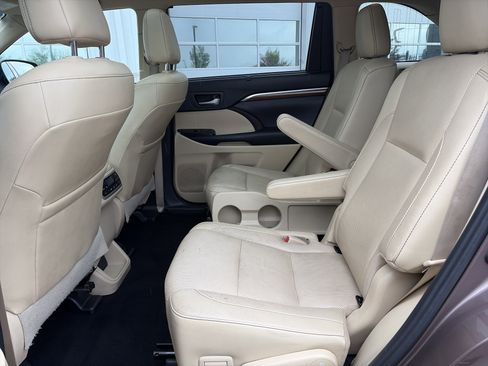 Used 2019 Toyota Highlander Limited Platinum AWD/4WD image 28