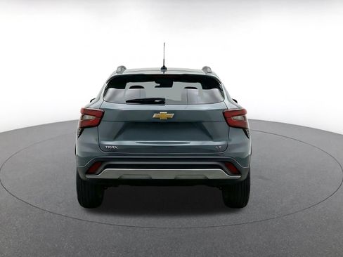Used 2025 Chevrolet Trax LT w/ LT Convenience Package FWD image 8