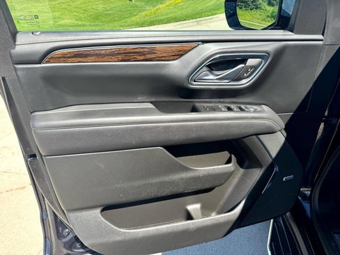 Used 2023 Chevrolet Tahoe Premier AWD/4WD image 9