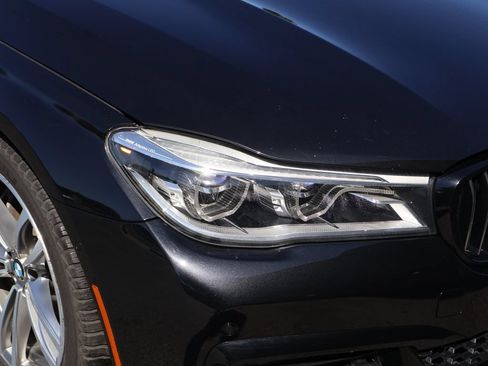 Used 2019 BMW 750i xDrive w/ Executive Package AWD/4WD image 6