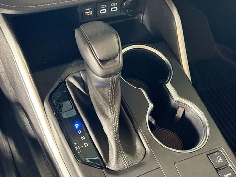 Used 2023 Toyota Highlander L image 17