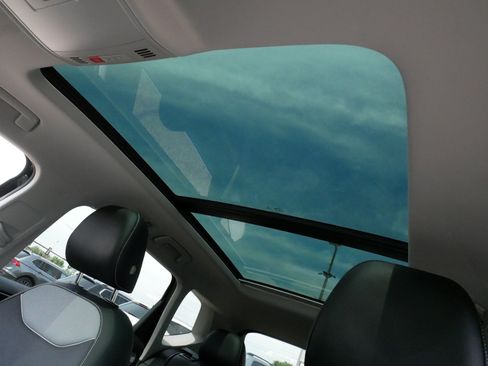 Certified 2023 Volkswagen Taos SEL AWD/4WD image 33