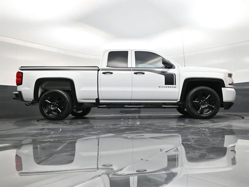 Used 2018 Chevrolet Silverado 1500 Custom w/ Custom Value Package image 25