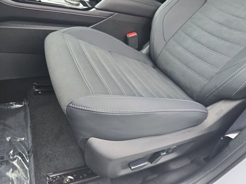 Used 2025 Mitsubishi Outlander Trail Edition image 32