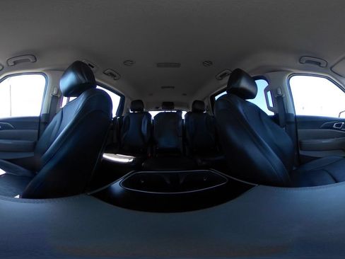 Used 2026 Kia Carnival FWD image 44
