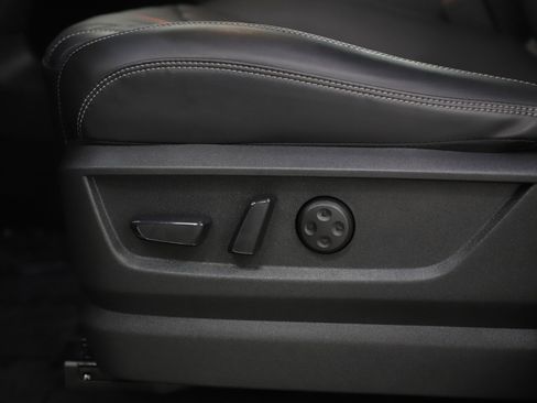 Used 2025 Nissan Armada PRO-4X w/ Pro-4X Premium Package image 31