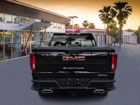 Used 2022 GMC Sierra 1500 AT4 w/ AT4 Premium Package AWD/4WD image 4