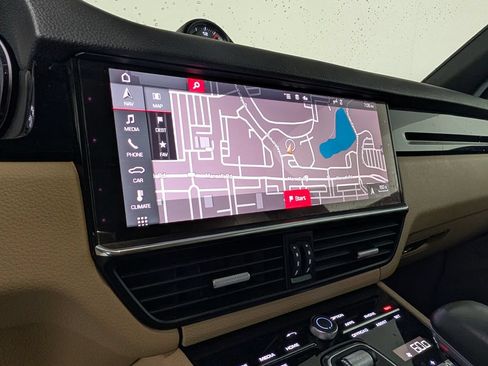 Used 2020 Porsche Cayenne AWD/4WD image 31