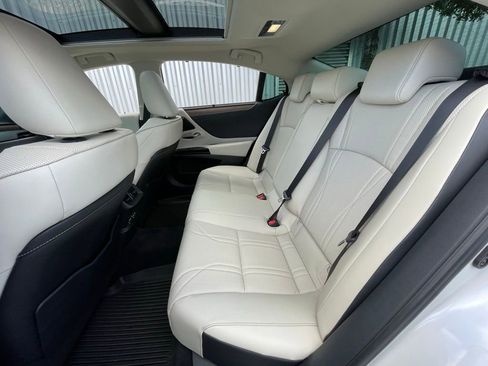 Used 2025 Lexus ES 350 Ultra Luxury w/ Accessory Package (Z2) image 26