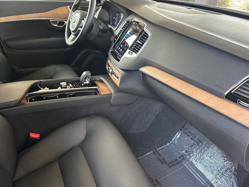 Certified 2024 Volvo XC90 B5 Plus AWD/4WD image 19