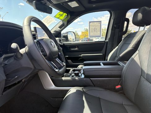 Used 2025 Toyota Tundra Limited AWD/4WD image 16