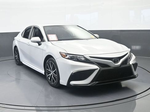 Used 2023 Toyota Camry SE FWD image 9
