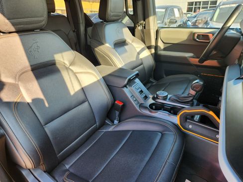 Used 2023 Ford Bronco Badlands image 15