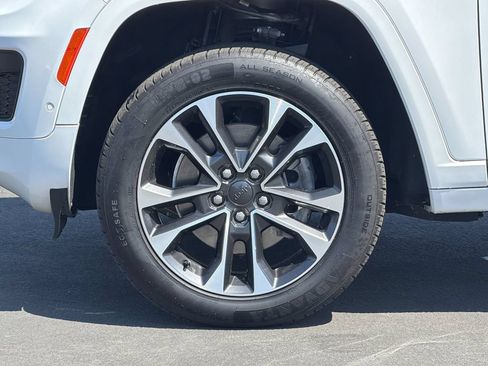 Used 2021 Jeep Grand Cherokee L Overland w/ Advanced Protech Group III AWD/4WD image 26