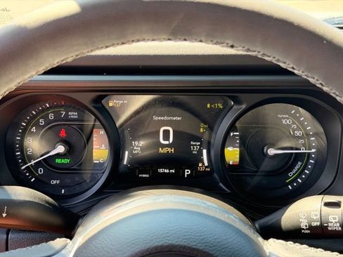 Used 2025 Jeep Wrangler Unlimited Sahara AWD/4WD image 25