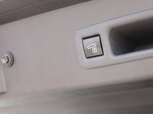 Used 2025 Toyota Sienna XLE FWD image 8