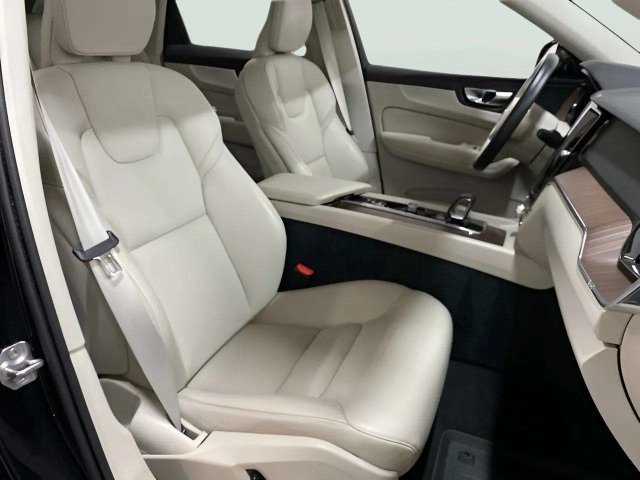 Used 2022 Volvo XC60 B5 Momentum w/ Climate Package AWD/4WD image 75