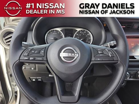 Certified 2025 Nissan Kicks Play S image 18