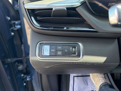 Used 2025 Buick Enclave Preferred AWD/4WD image 24