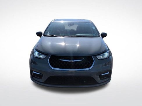 Used 2023 Chrysler Pacifica Touring-L FWD image 11
