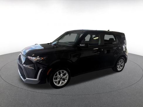 Used 2025 Kia Soul LX w/ LX Technology Package FWD image 5