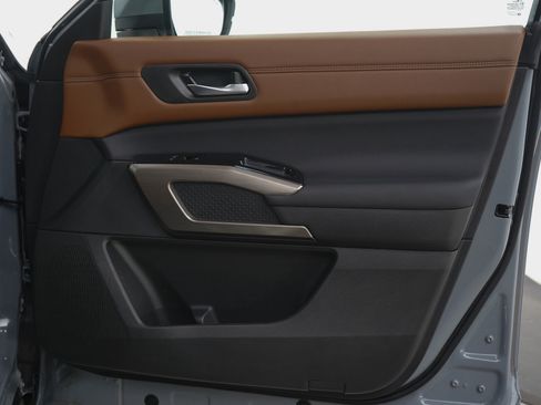 Used 2024 Nissan Pathfinder Platinum w/ Cargo Package image 11