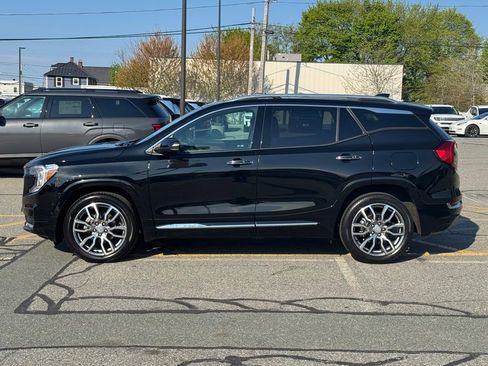 Used 2022 GMC Terrain Denali w/ Denali Premium Package AWD/4WD image 2