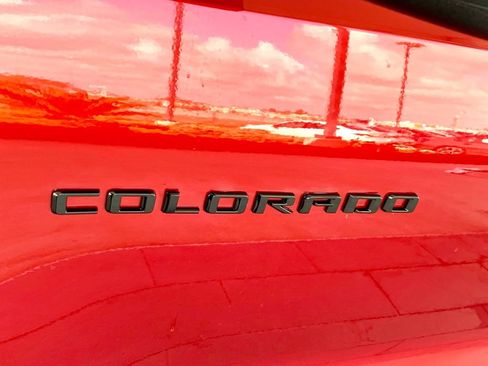 Used 2024 Chevrolet Colorado Z71 w/ Z71 Convenience Package 2 AWD/4WD image 10
