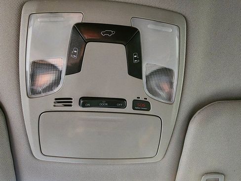 Used 2018 Toyota Sienna SE FWD image 27