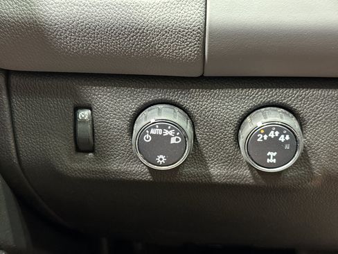 Used 2022 Chevrolet Colorado W/T AWD/4WD image 26
