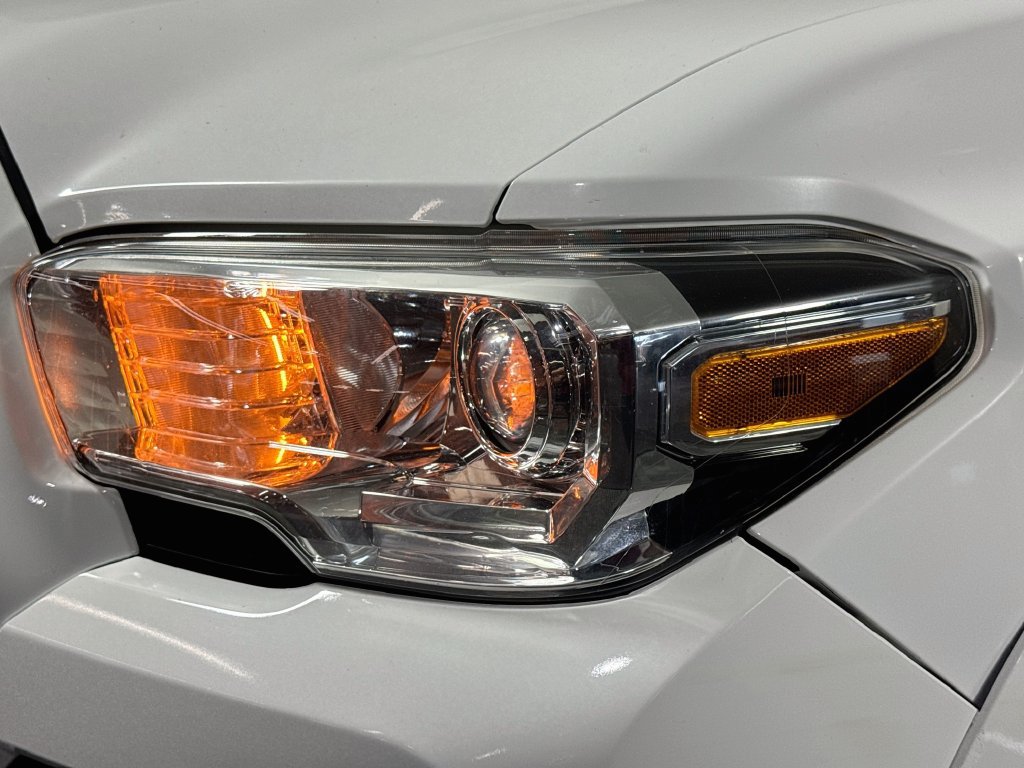 Used 2019 Toyota Tacoma SR5 AWD/4WD image 3