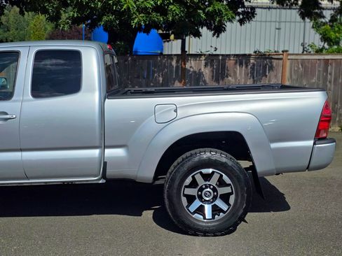 Used 2006 Toyota Tacoma 4x4 Access Cab V6 image 6