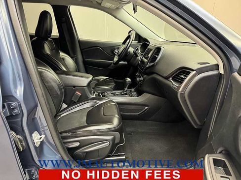 Used 2020 Jeep Cherokee Latitude Plus AWD/4WD image 19