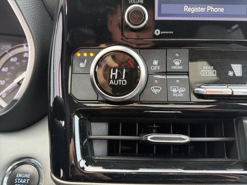 Certified 2022 Toyota Highlander XLE image 26