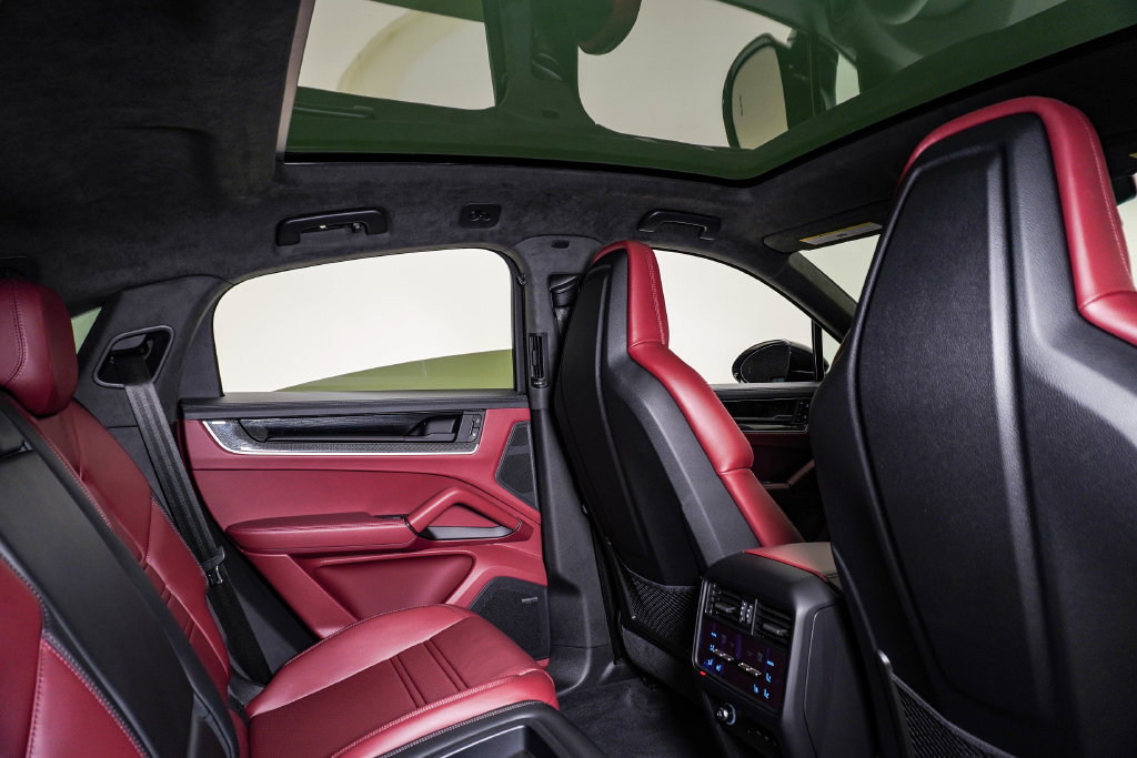 Certified 2025 Porsche Cayenne Turbo AWD/4WD image 16