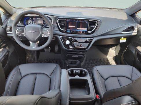 New 2026 Chrysler Pacifica Select image 9