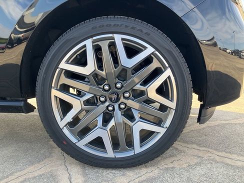 New 2025 Ford Expedition Max Platinum w/ Platinum Ultimate Package AWD/4WD image 9