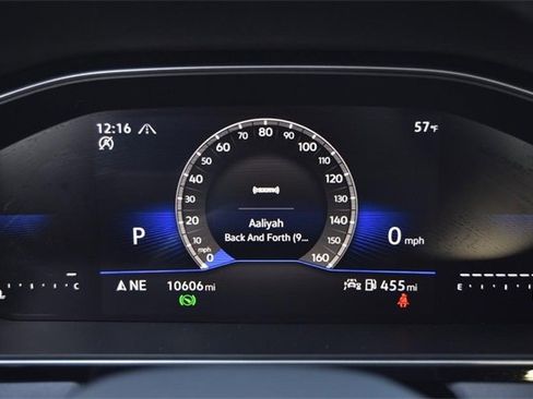 Certified 2025 Volkswagen Jetta SE w/ Sunroof Package image 12