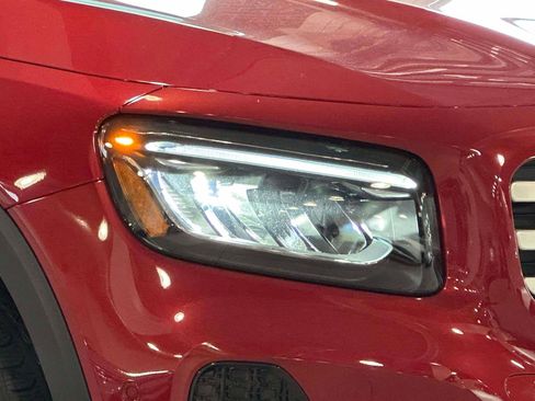 Used 2025 Mercedes-Benz GLB 250 4MATIC image 7