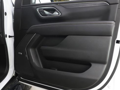 Used 2023 GMC Yukon XL SLT w/ SLT Premium Package image 11