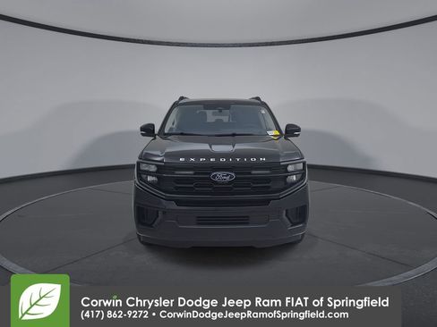 Used 2025 Ford Expedition Active AWD/4WD image 5